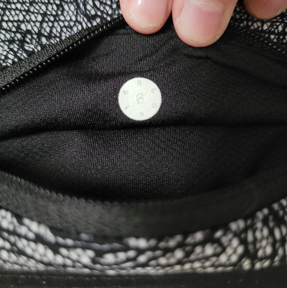 NWOT Lululemon Pace Rival Crop, 6, Line Up White/Black, matching bra listed - Picture 11 of 14